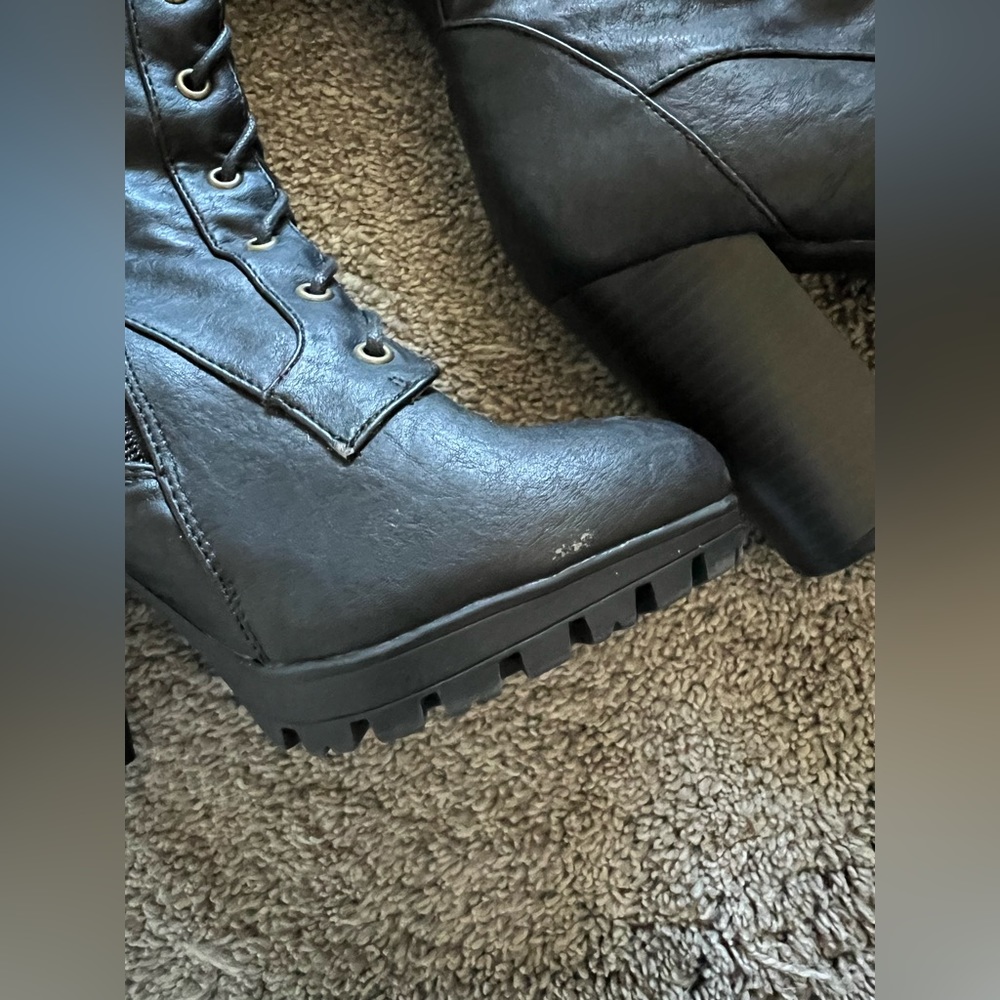 Boots - Picture 6 of 7